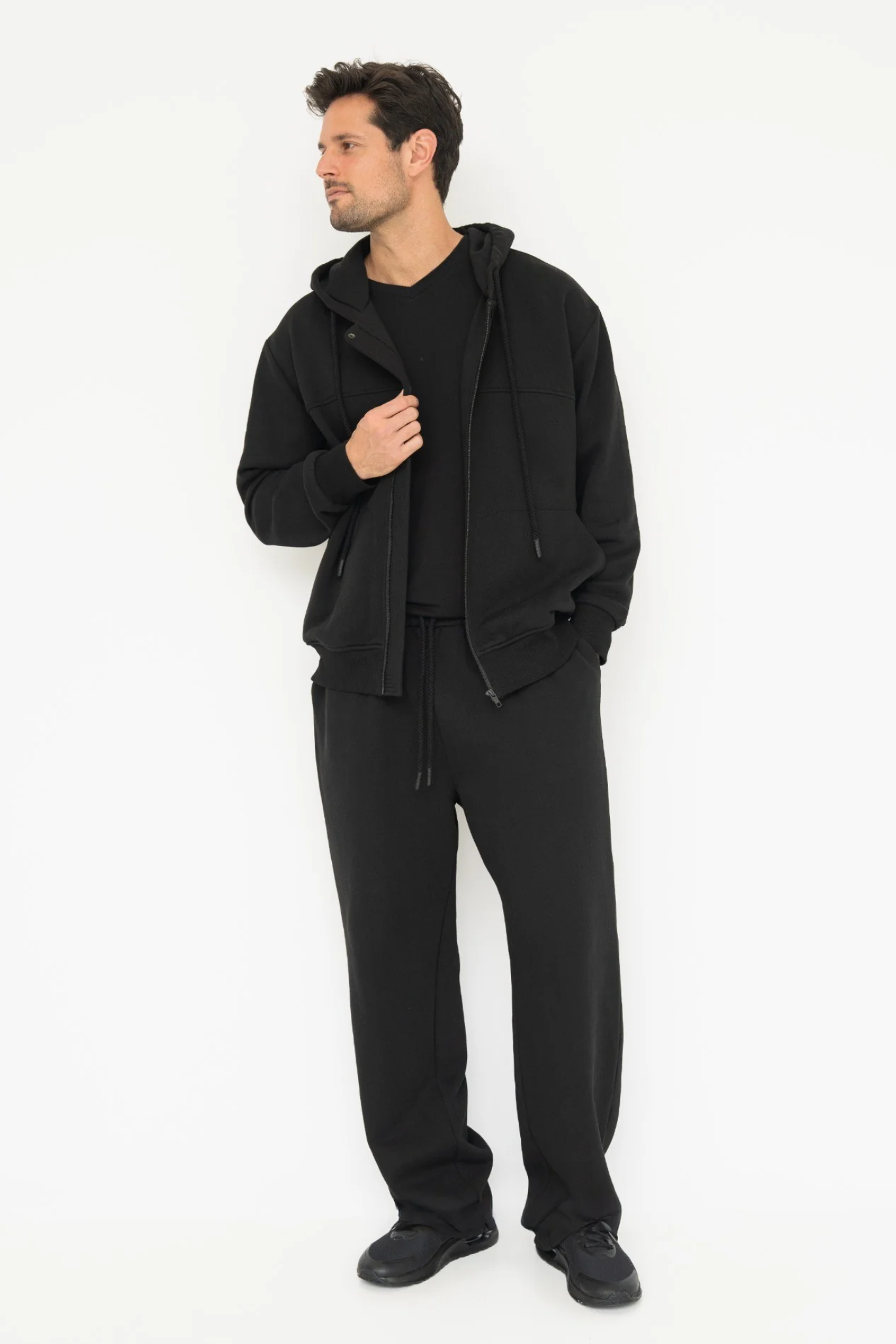 Relax in pure comfort with the Organic Cotton Straight Leg Sweatpants from AOCO. These eco-friendly, soft sweatpants provide a timeless, flattering fit.
