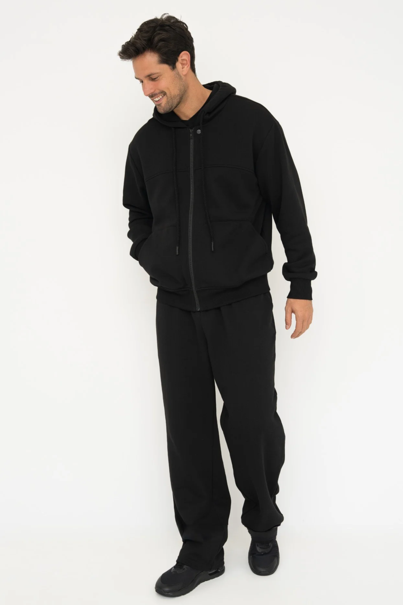 Relax in pure comfort with the Organic Cotton Straight Leg Sweatpants from AOCO. These eco-friendly, soft sweatpants provide a timeless, flattering fit.
