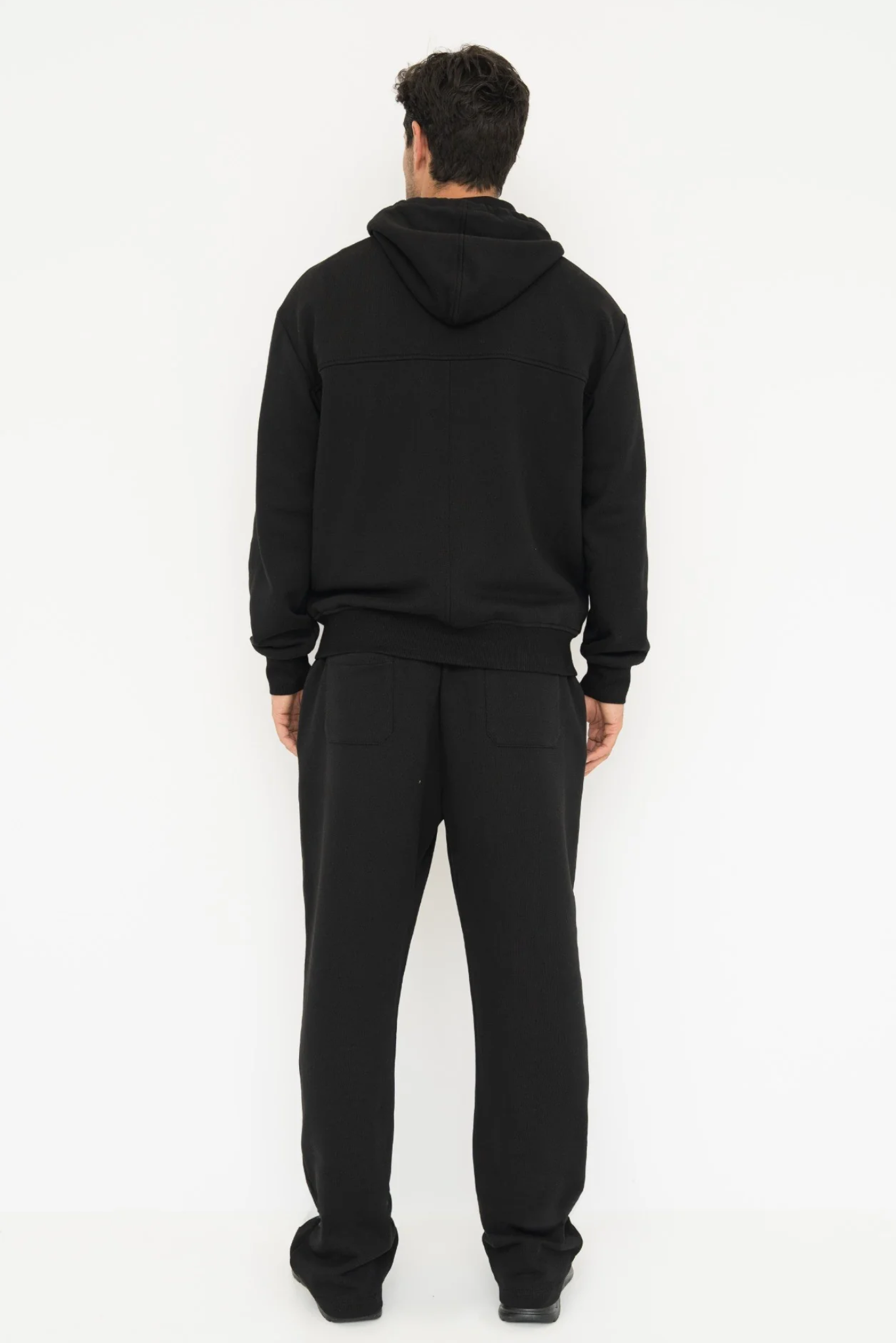 Relax in pure comfort with the Organic Cotton Straight Leg Sweatpants from AOCO. These eco-friendly, soft sweatpants provide a timeless, flattering fit.