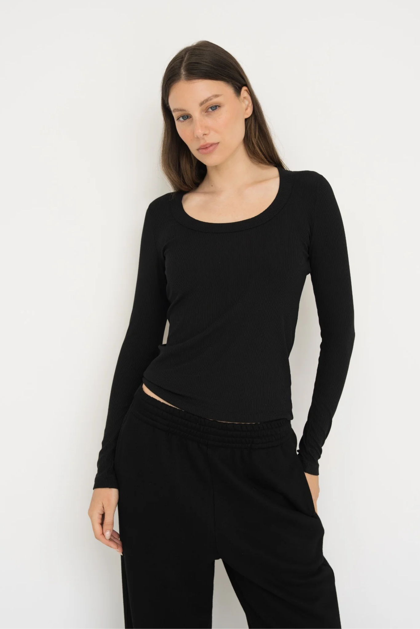 Upgrade your basics with the Long Sleeve Fitted Scoop Neck Top by AOCO. Made from soft, stretchy fabric, this flattering silhouette is a daily essential.