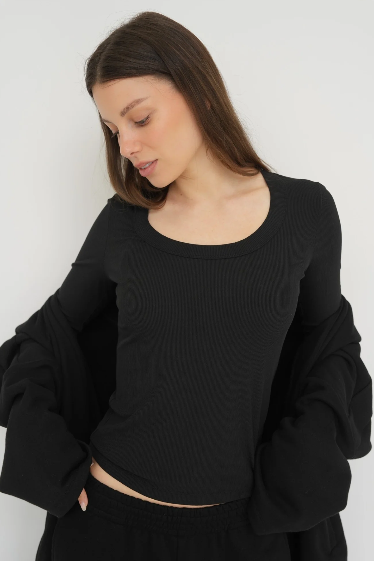 Upgrade your basics with the Long Sleeve Fitted Scoop Neck Top by AOCO. Made from soft, stretchy fabric, this flattering silhouette is a daily essential.