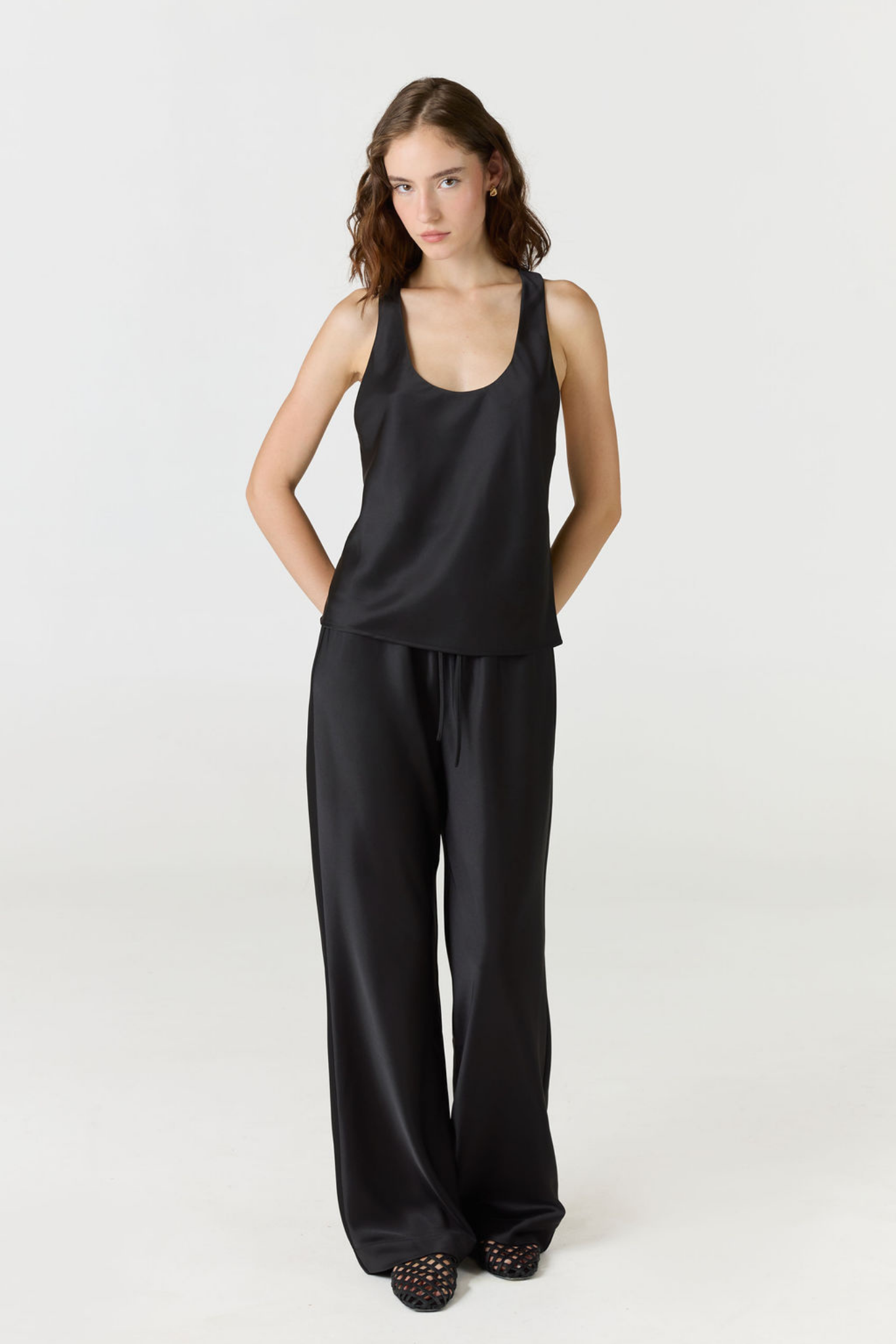 Experience ultimate comfort and sophistication with the Gia Silk Pants in black by AOCO. These luxury trousers offer a flattering fit and an elegant, flawless drape.