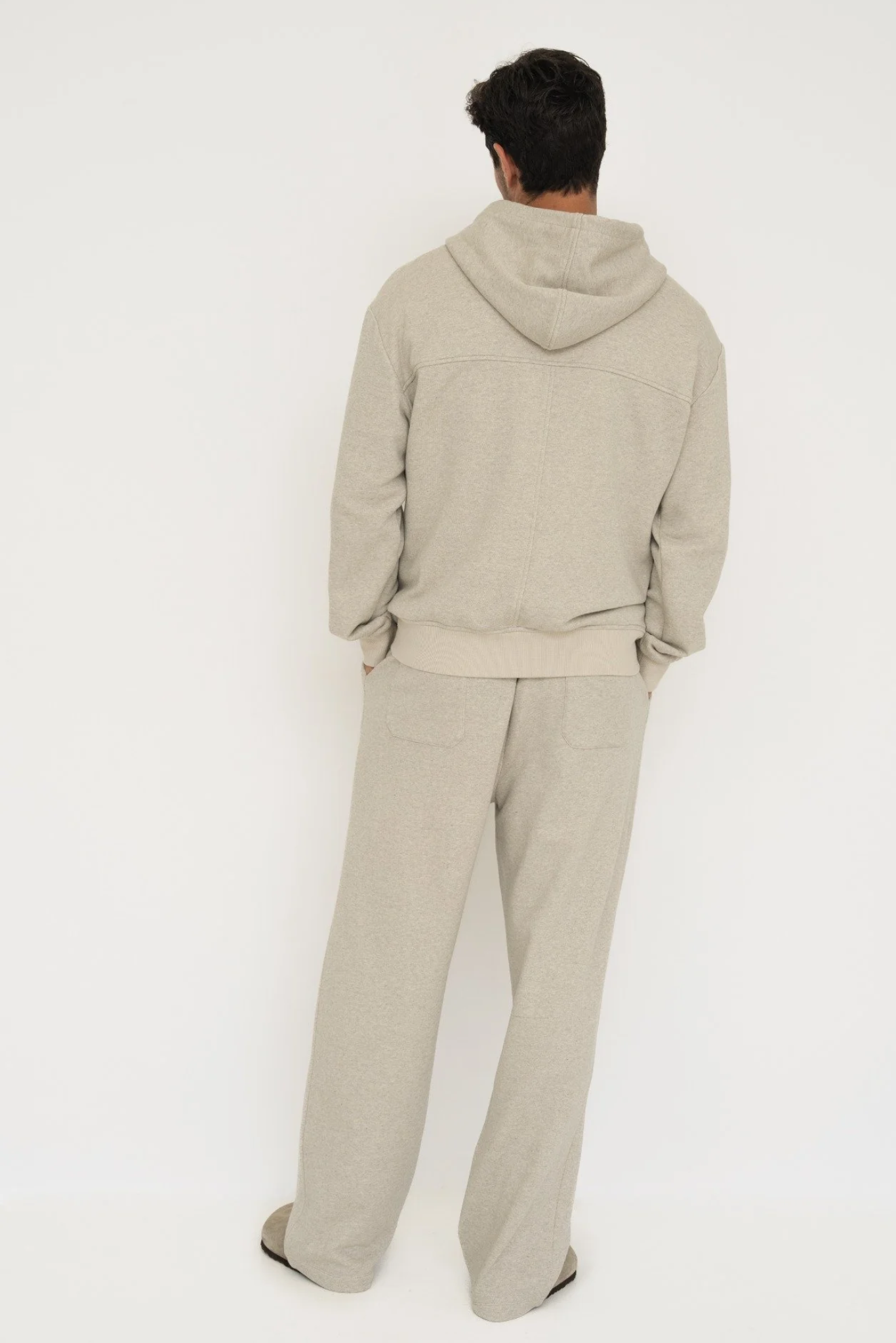 Relax in pure comfort with the Organic Cotton Straight Leg Sweatpants from AOCO. These eco-friendly, soft sweatpants provide a timeless, flattering fit.