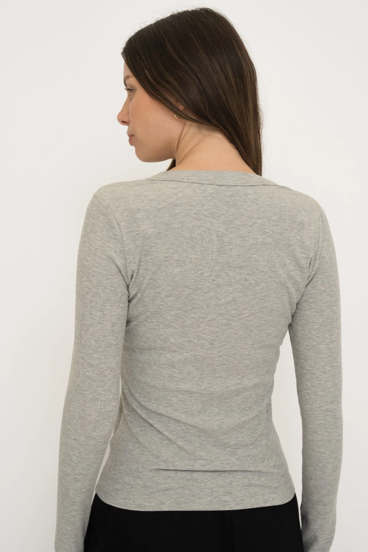 Upgrade your basics with the Long Sleeve Fitted Scoop Neck Top by AOCO. Made from soft, stretchy fabric, this flattering silhouette is a daily essential.